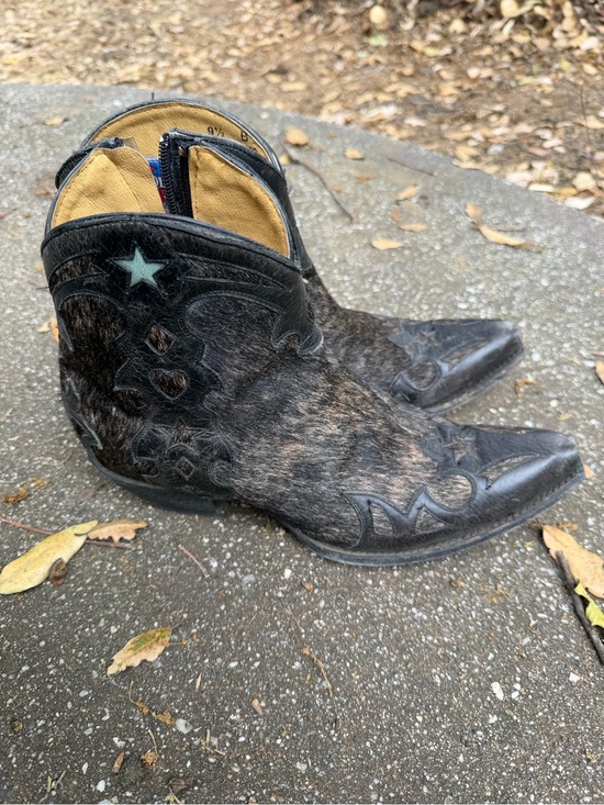Old Gringo Shoes - Old Gringo Black Hair-on-Hide Star Accent Ankle Booties